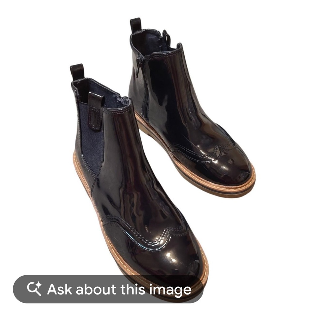 NWOT Patent Wingtip Zara Girls Black Patent Boot - Size 2